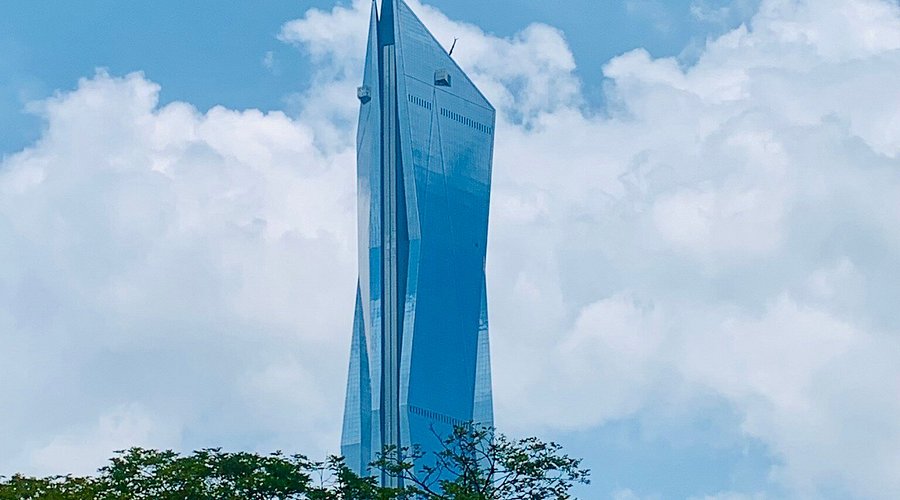 Menara KL 118 dibangun sebagai bagian dari proyek besar Malaysia yang ingin menampilkan identitas modern dan kemajuan negaranya di mata dunia