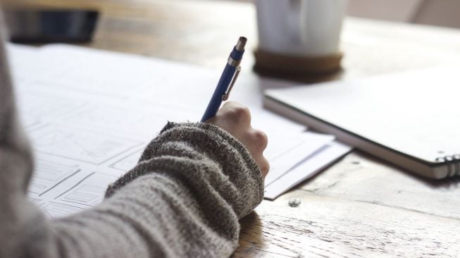 Menulis Puisi: Tips Revisi dan Penyempurnaan Karya
