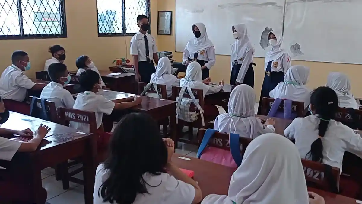 Etika Bergaul di Sekolah